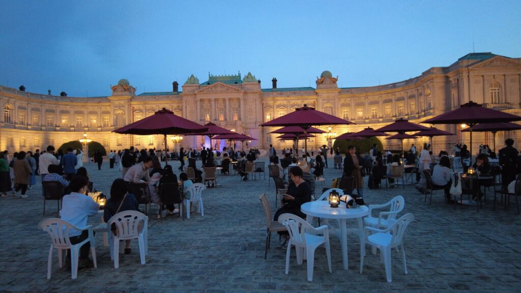 State Guest House, Akasaka Palace, Cafe space in front of the food truck