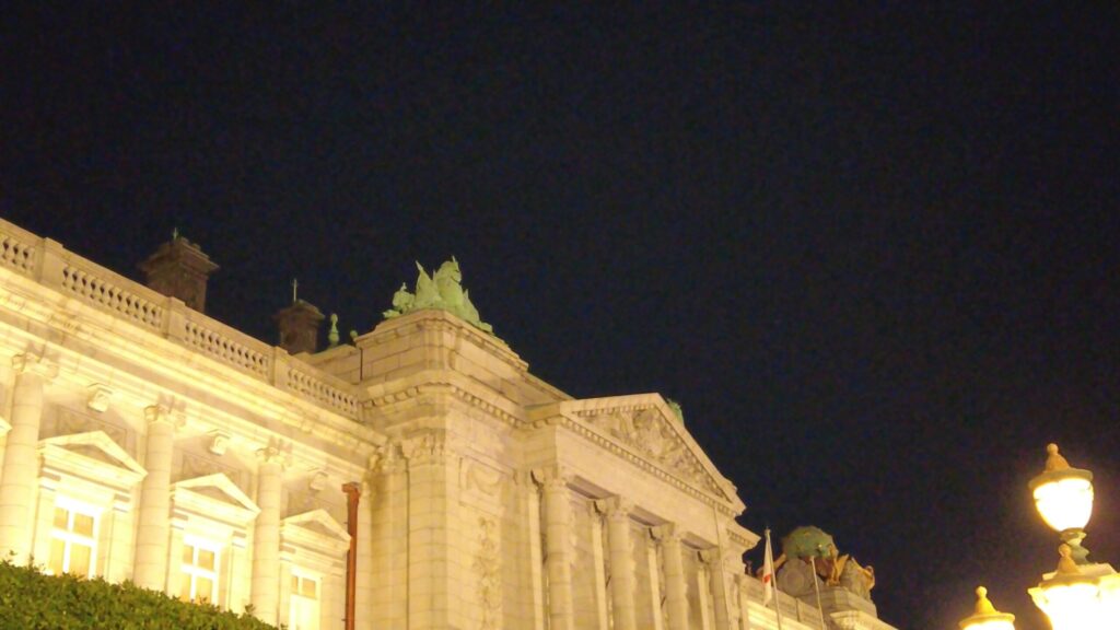 State Guest House, Akasaka Palace, A-un warriors on the roof