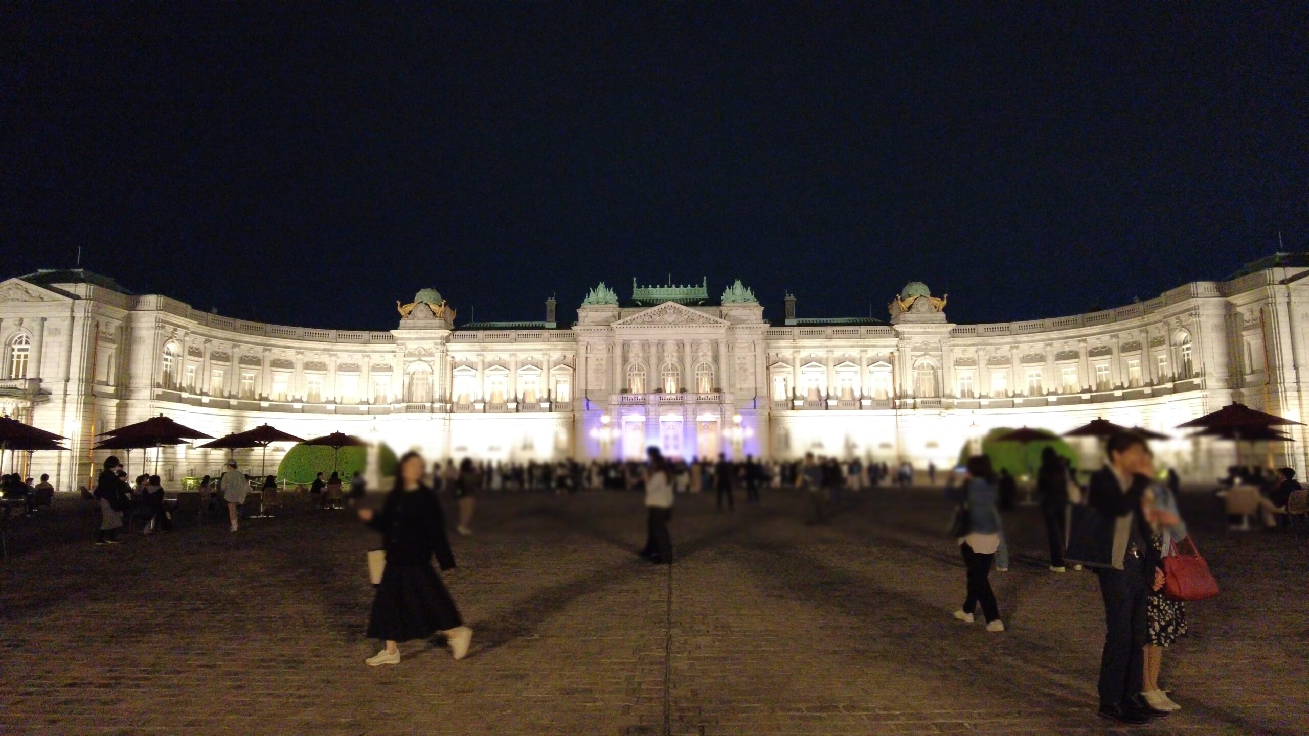 A Night Stroll Through Tokyo’s Hidden Gem: The Illuminated Akasaka Palace